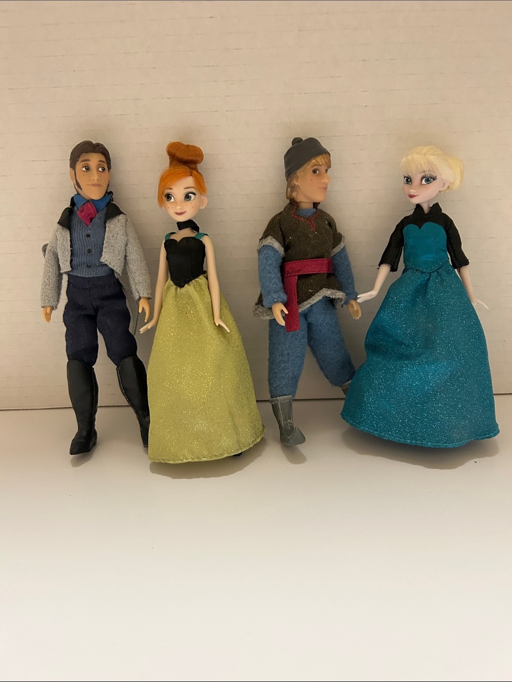 Disney Store Exclusive Frozen mini Doll set